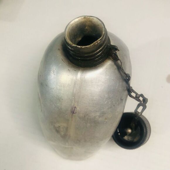 vintage reproduction WW2 aluminum canteen United States 17 inches with cap - Picture 9 of 9